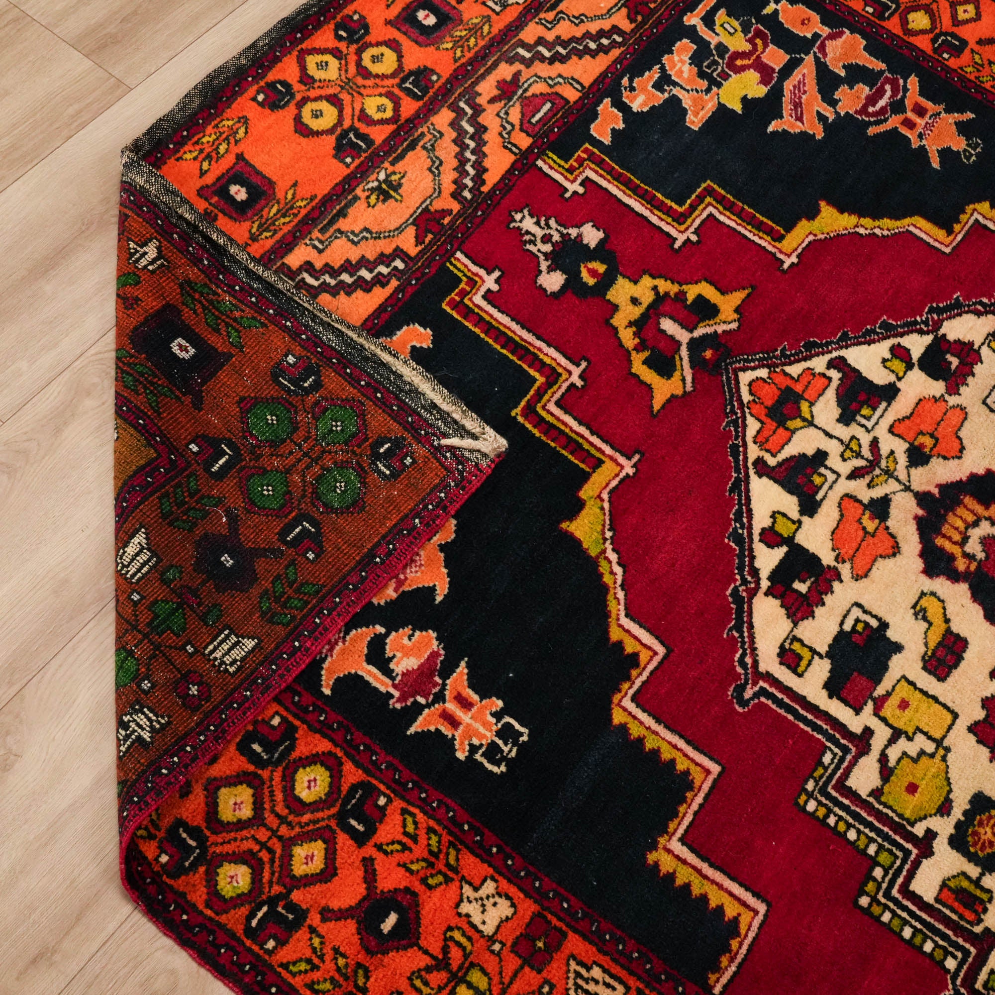 Colorful Niğde Carpet with Hand-Woven Anatolian Patterns