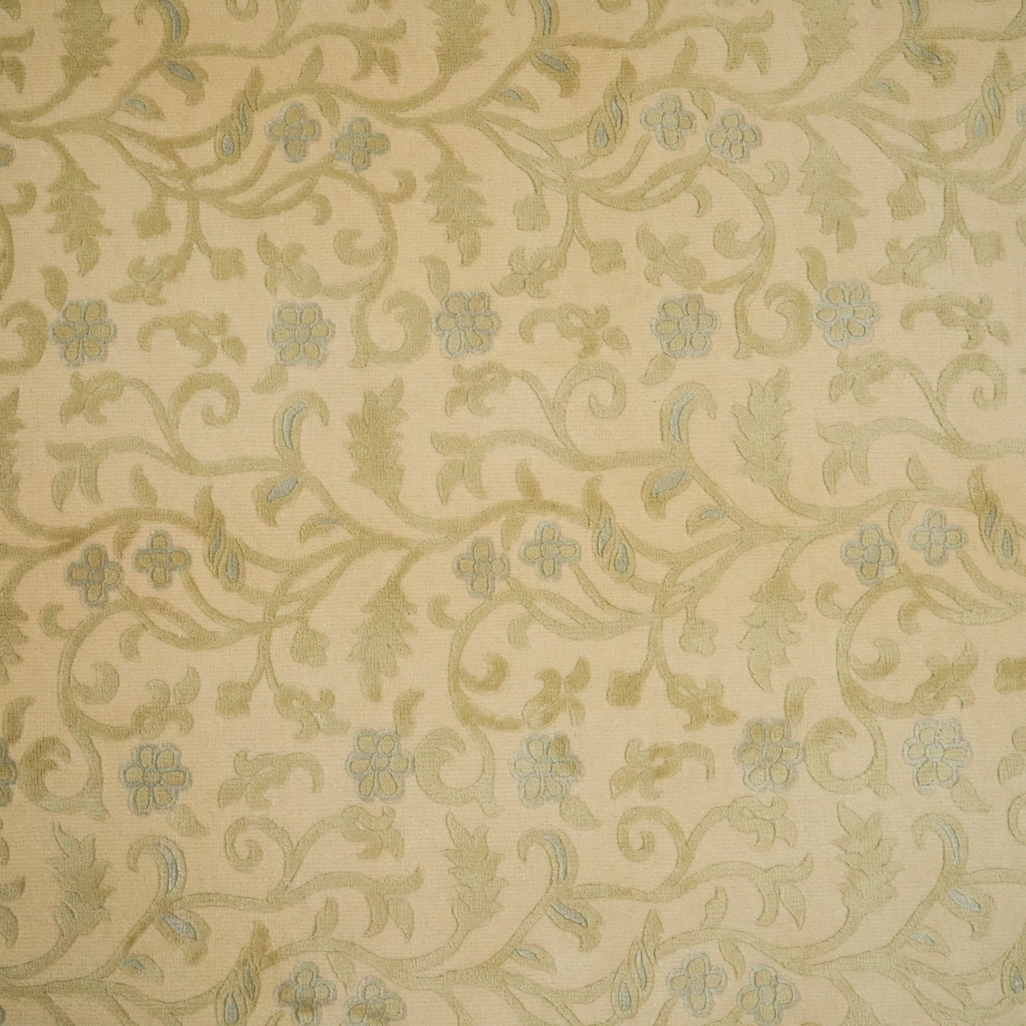 Hand-Woven Flower Patterned Cream Carpet