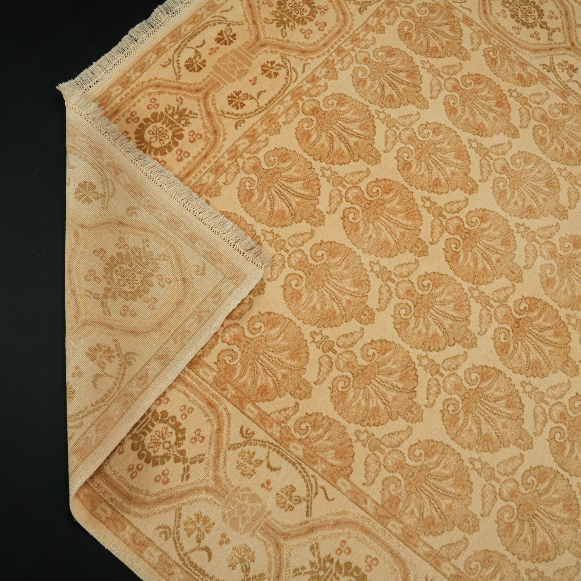 Handwoven Damask Pattern Cream Wool Rug