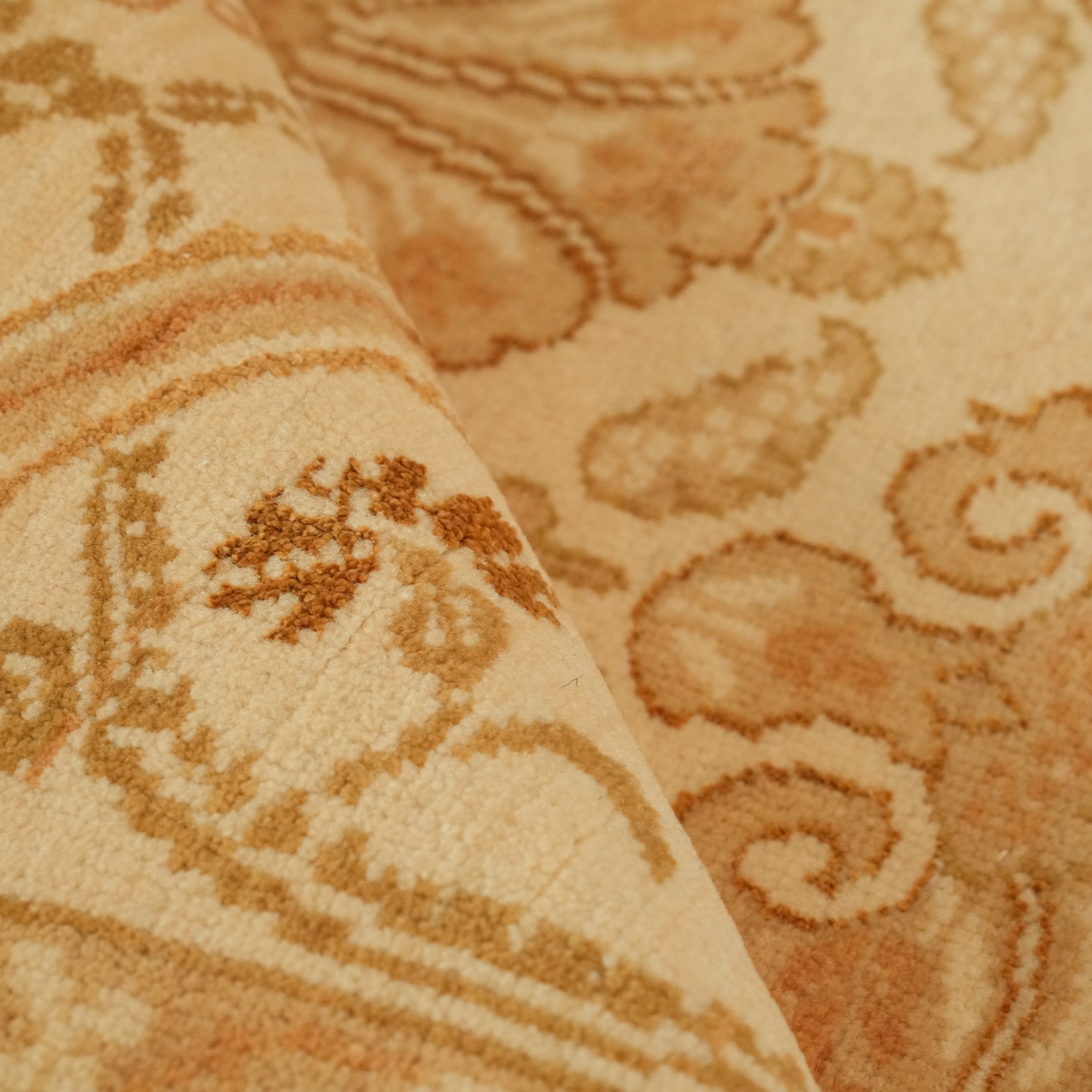 Handwoven Damask Pattern Cream Wool Rug