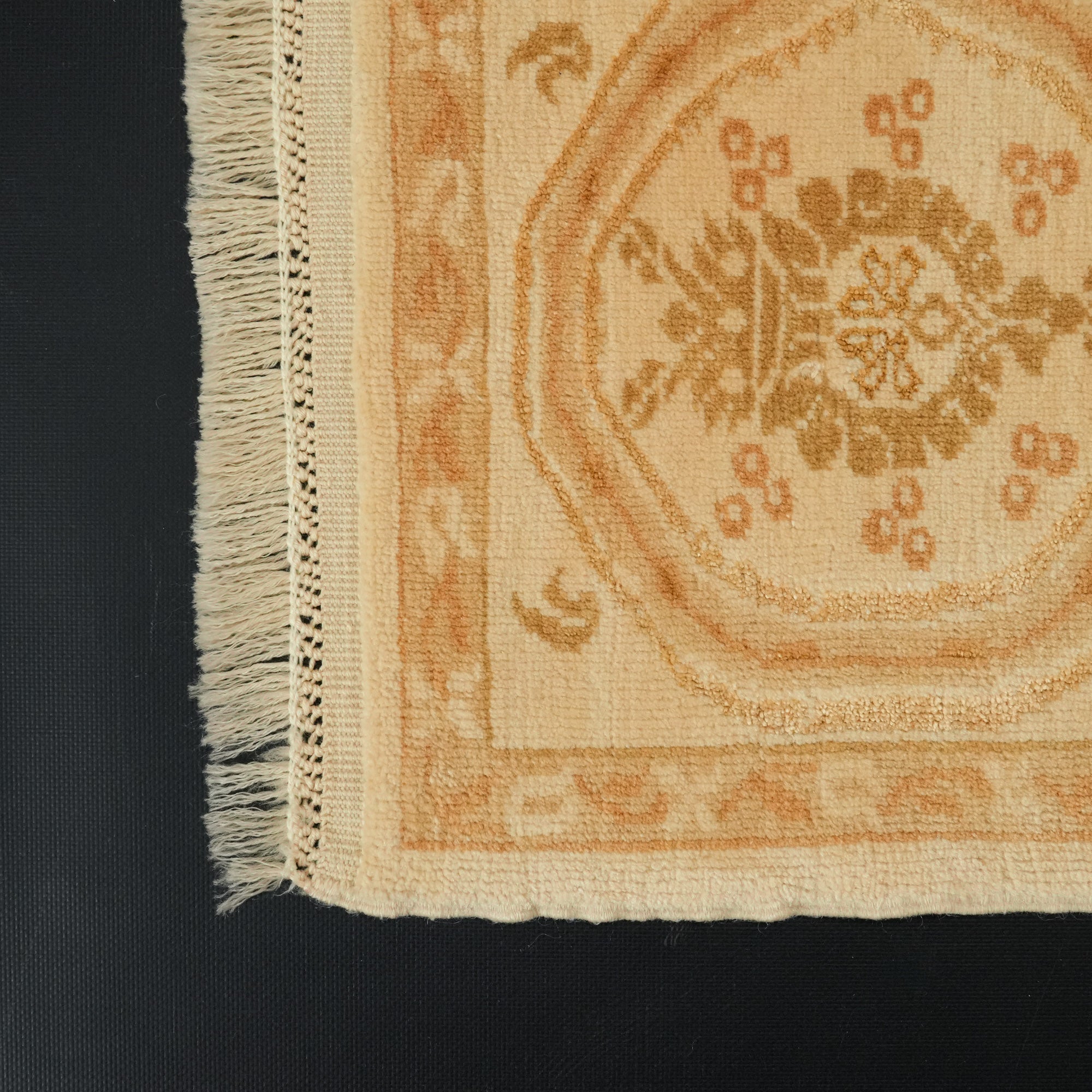 Handwoven Damask Pattern Cream Wool Rug