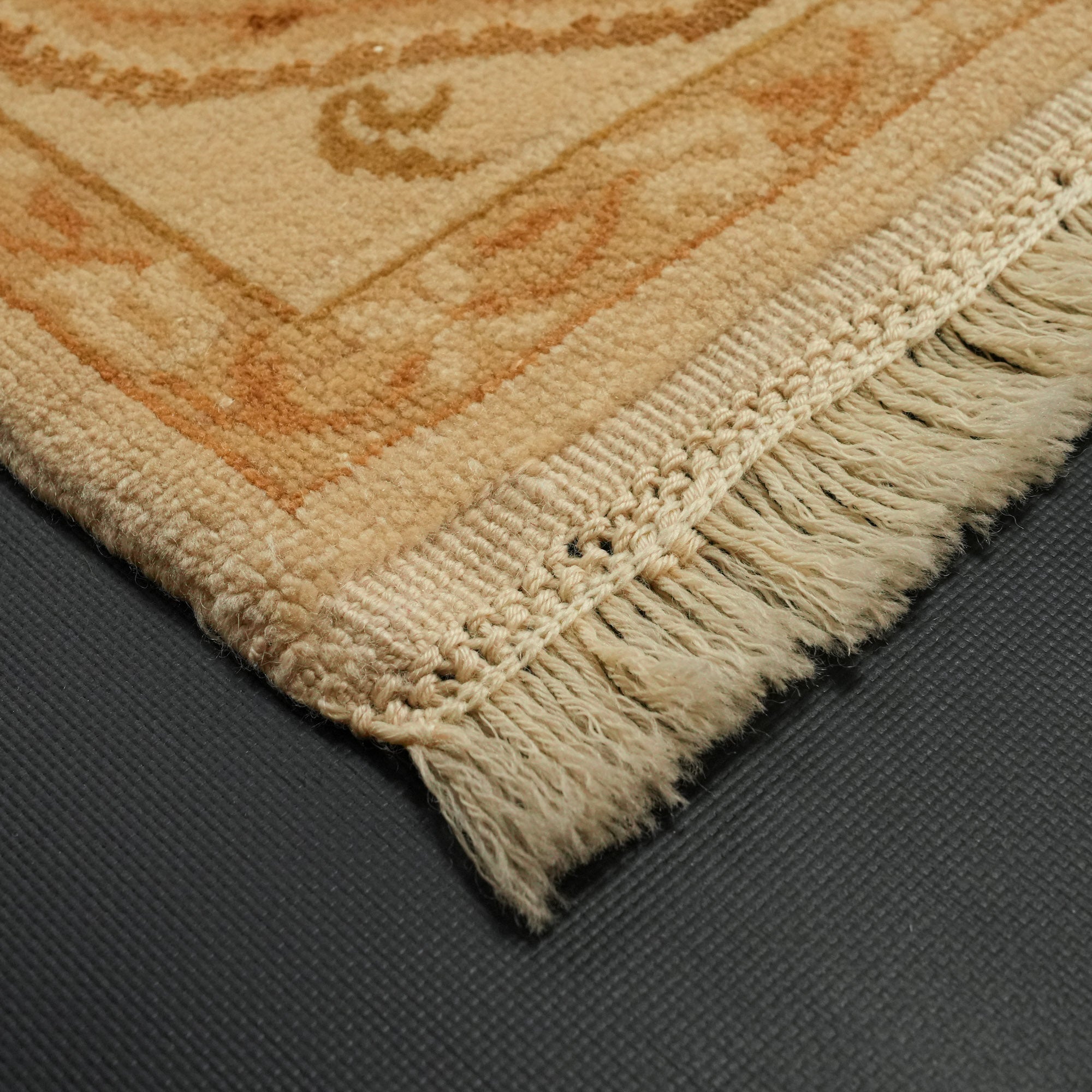 Handwoven Damask Pattern Cream Wool Rug