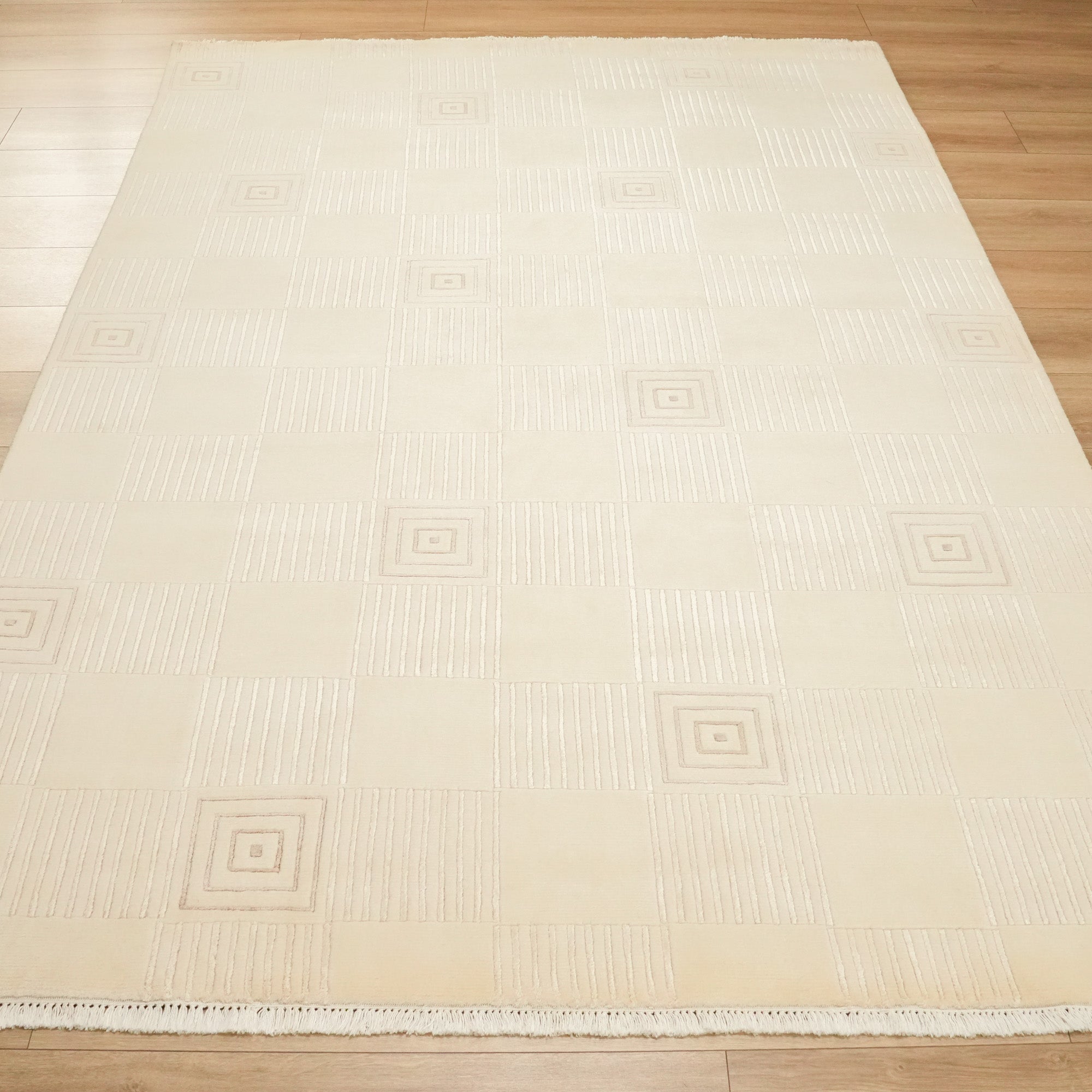 Hand Woven Geometric Patterned Cream Carpet