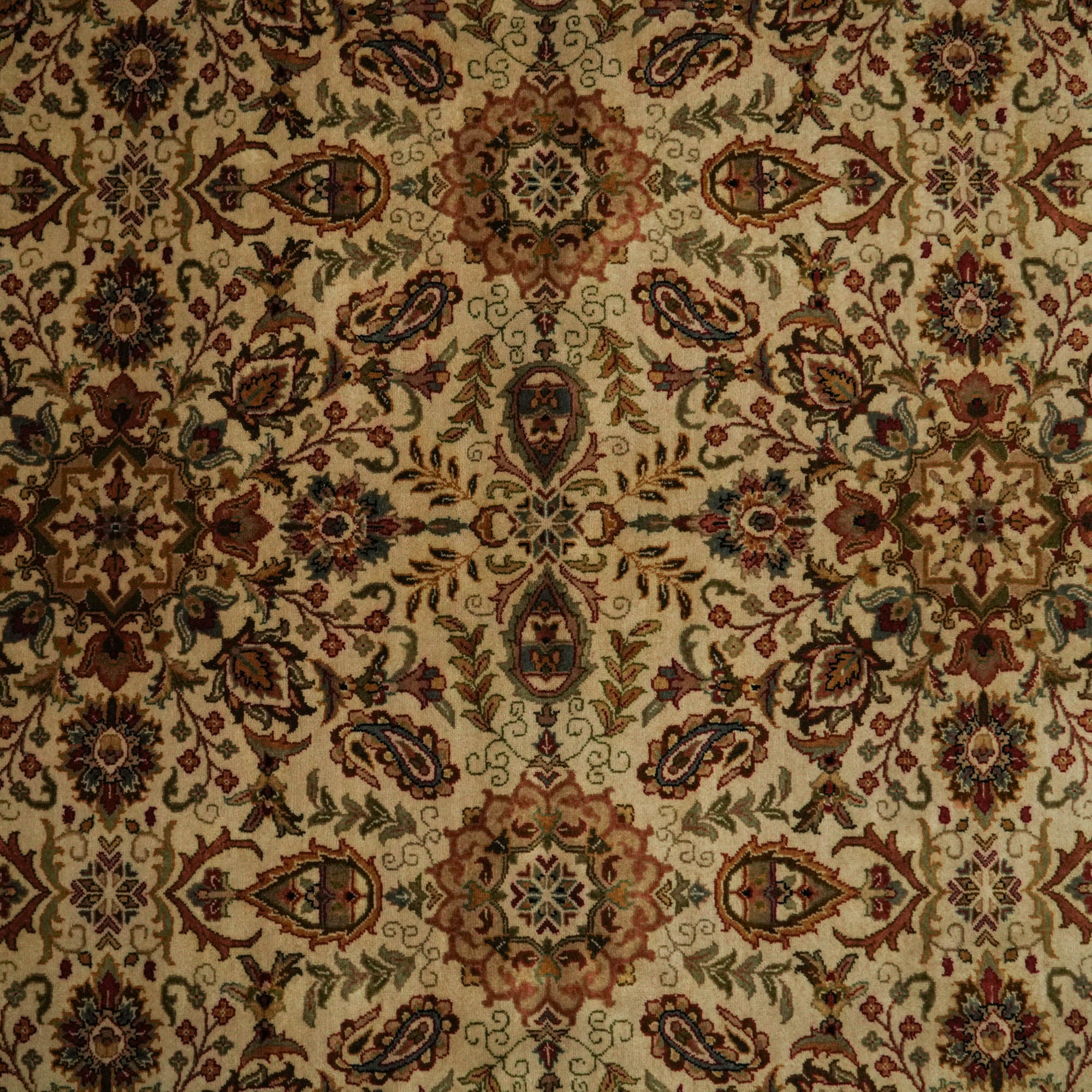 Hand Woven Uşak Patterned Wool Cream Carpet