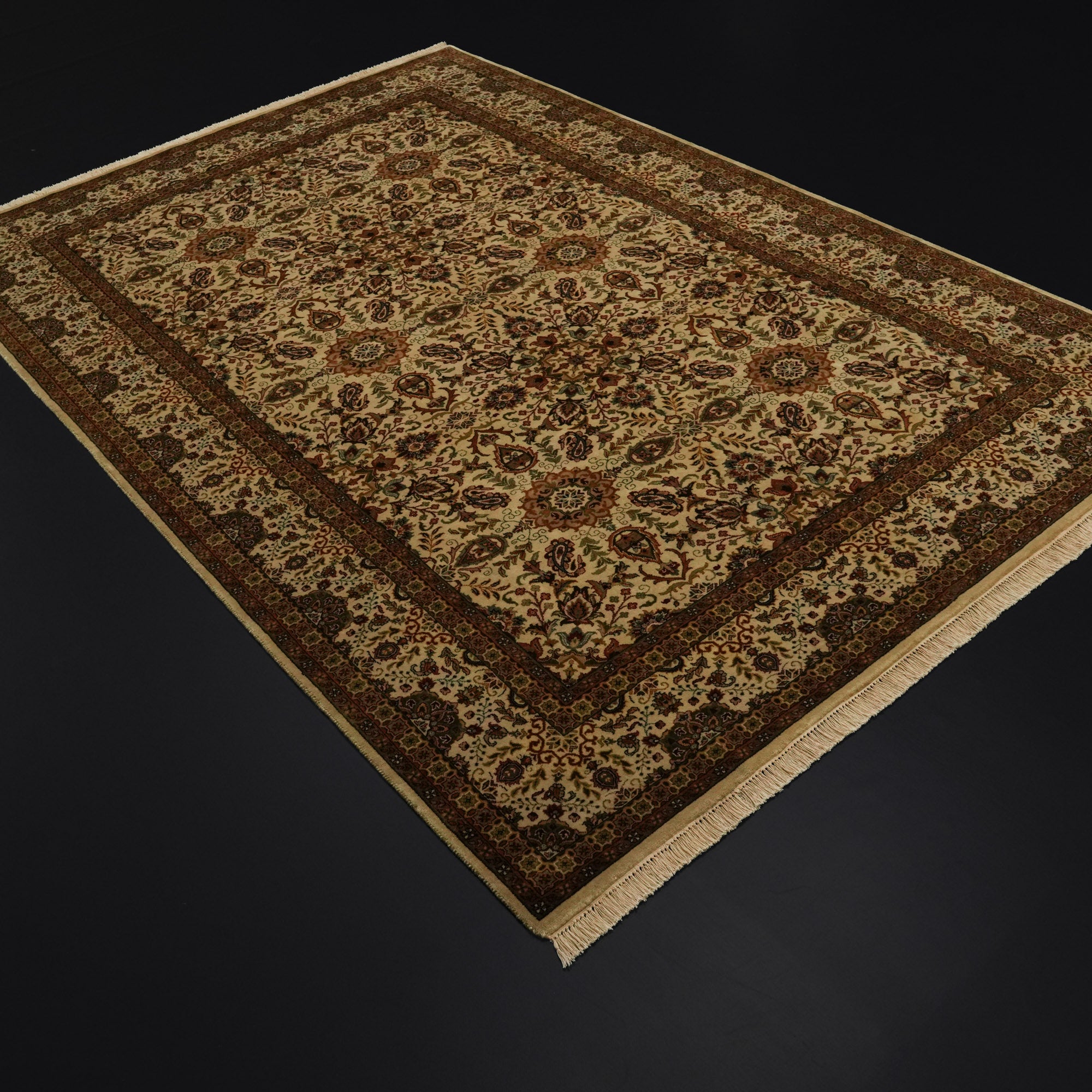 Hand Woven Uşak Patterned Wool Cream Carpet