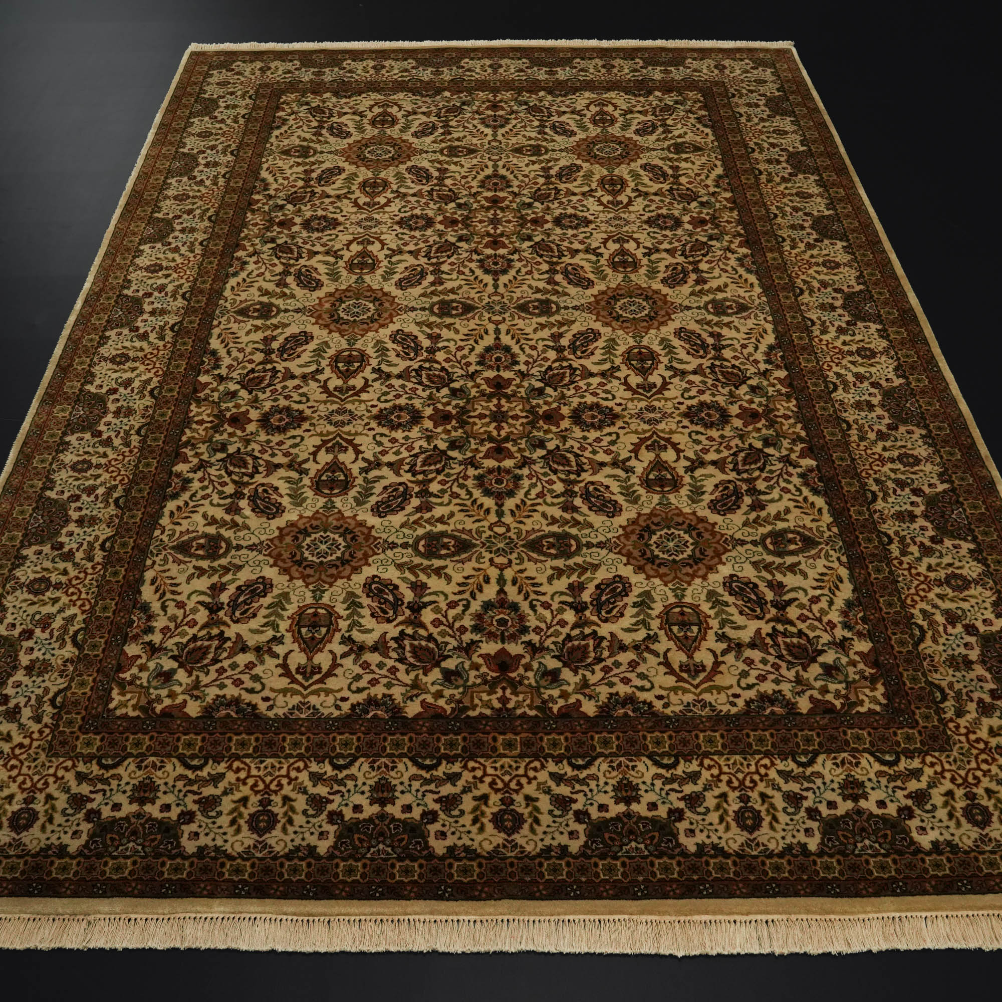 Hand Woven Uşak Patterned Wool Cream Carpet