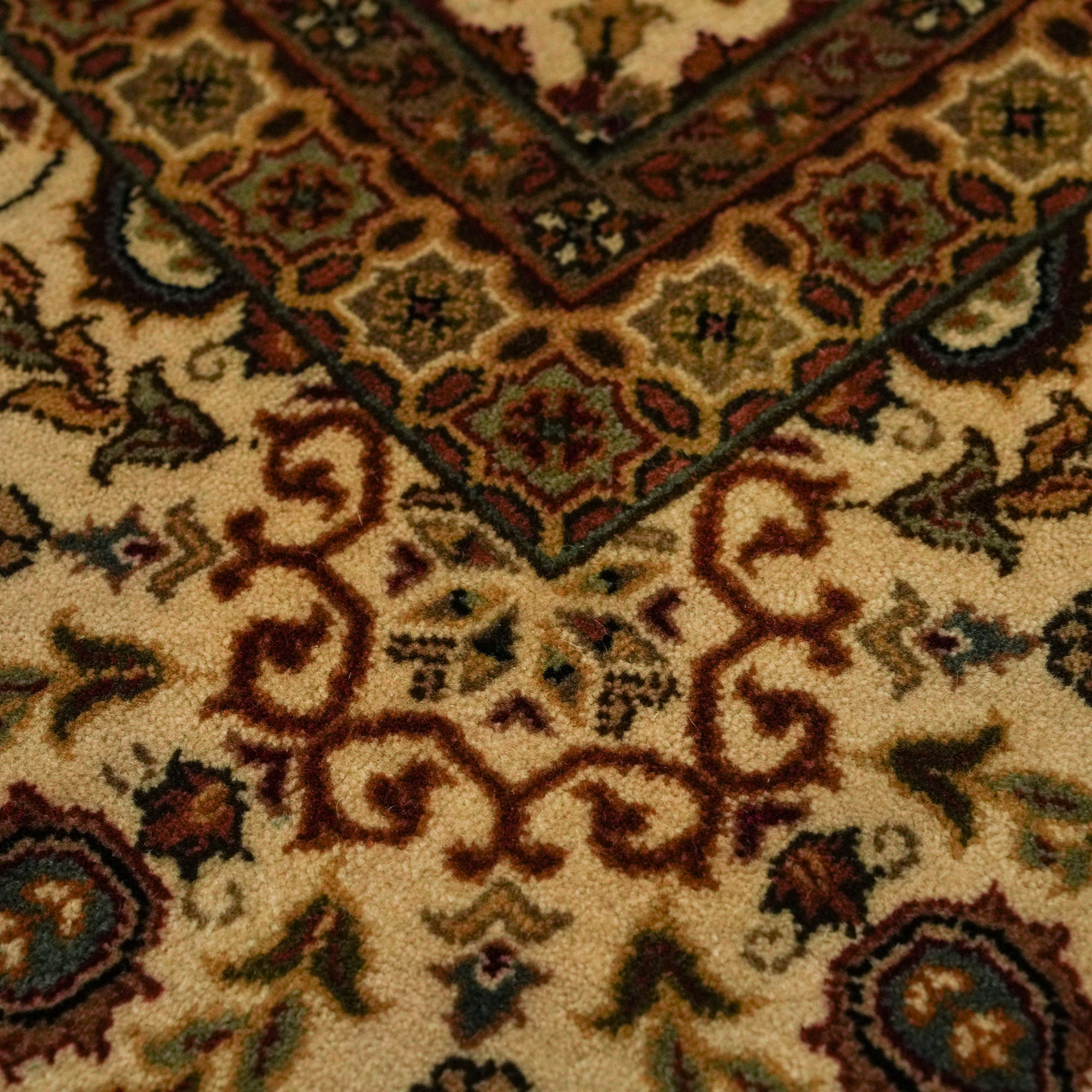 Hand Woven Uşak Patterned Wool Cream Carpet