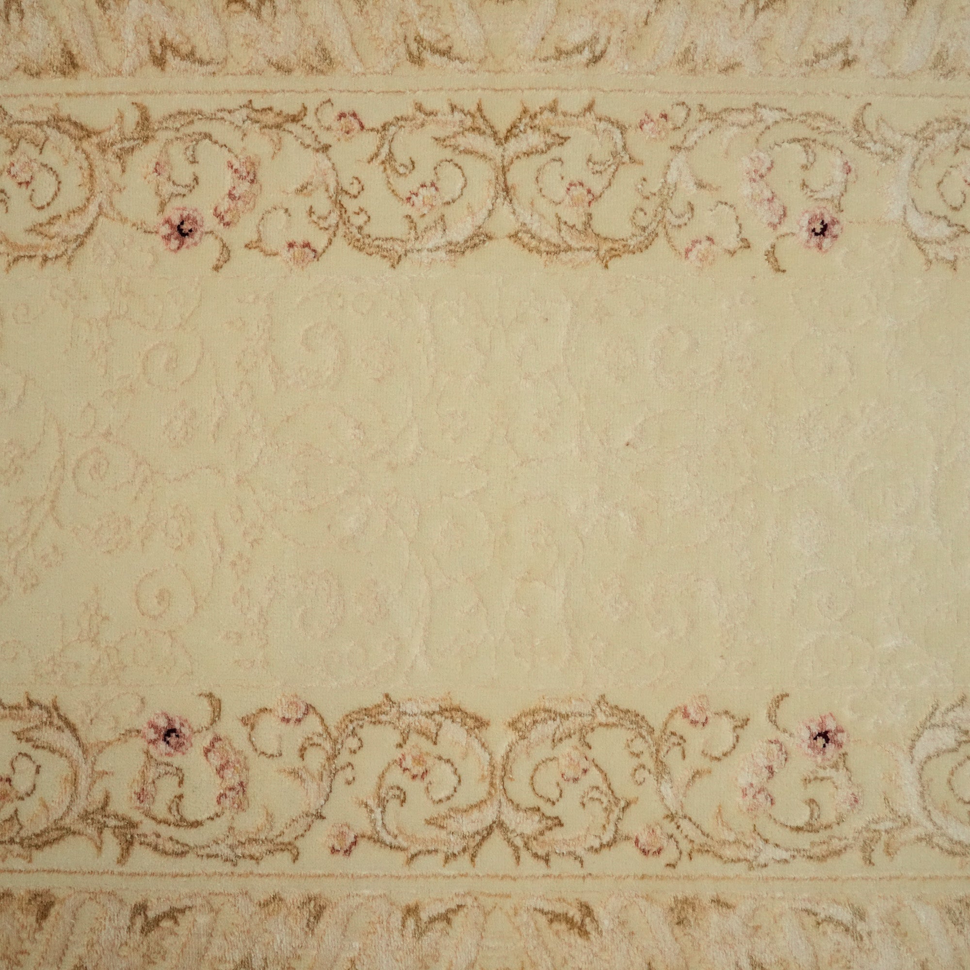 Hanzâde Series Handwoven Floral Pattern Cream Silk Carpet