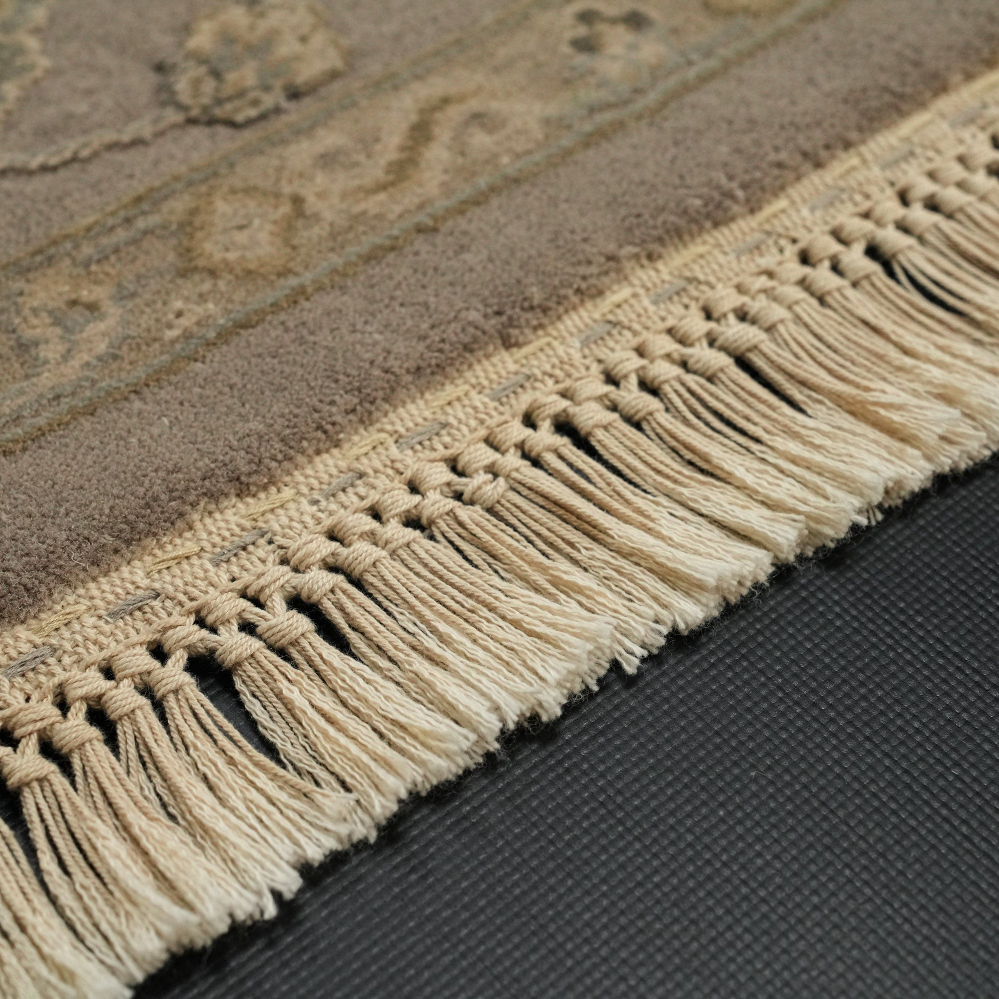 Jaipur Series Hand-Woven Silk Uşak Patterned Gray Carpet