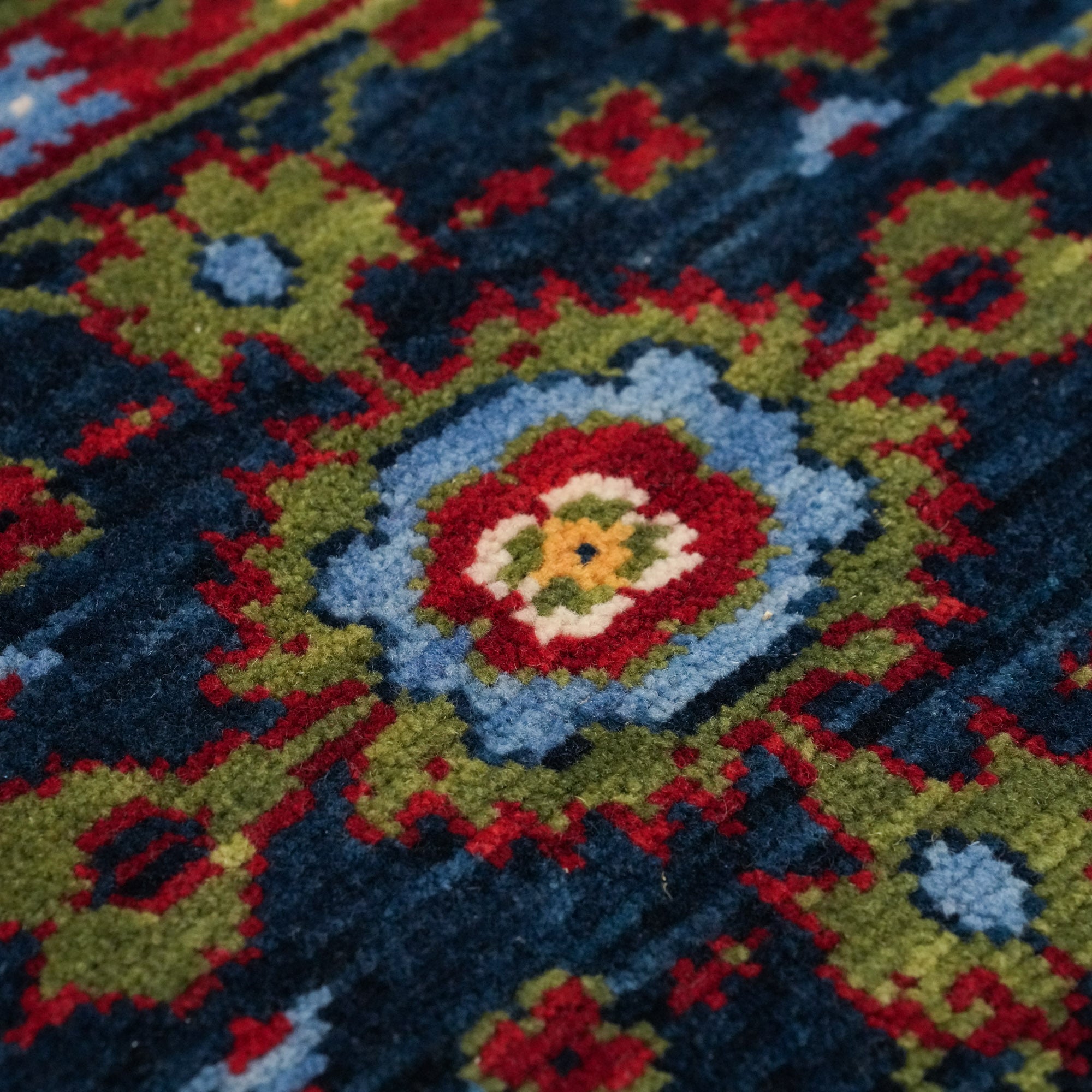 Tempus Series Medallion Patterned Red Wool Special Loom Carpet