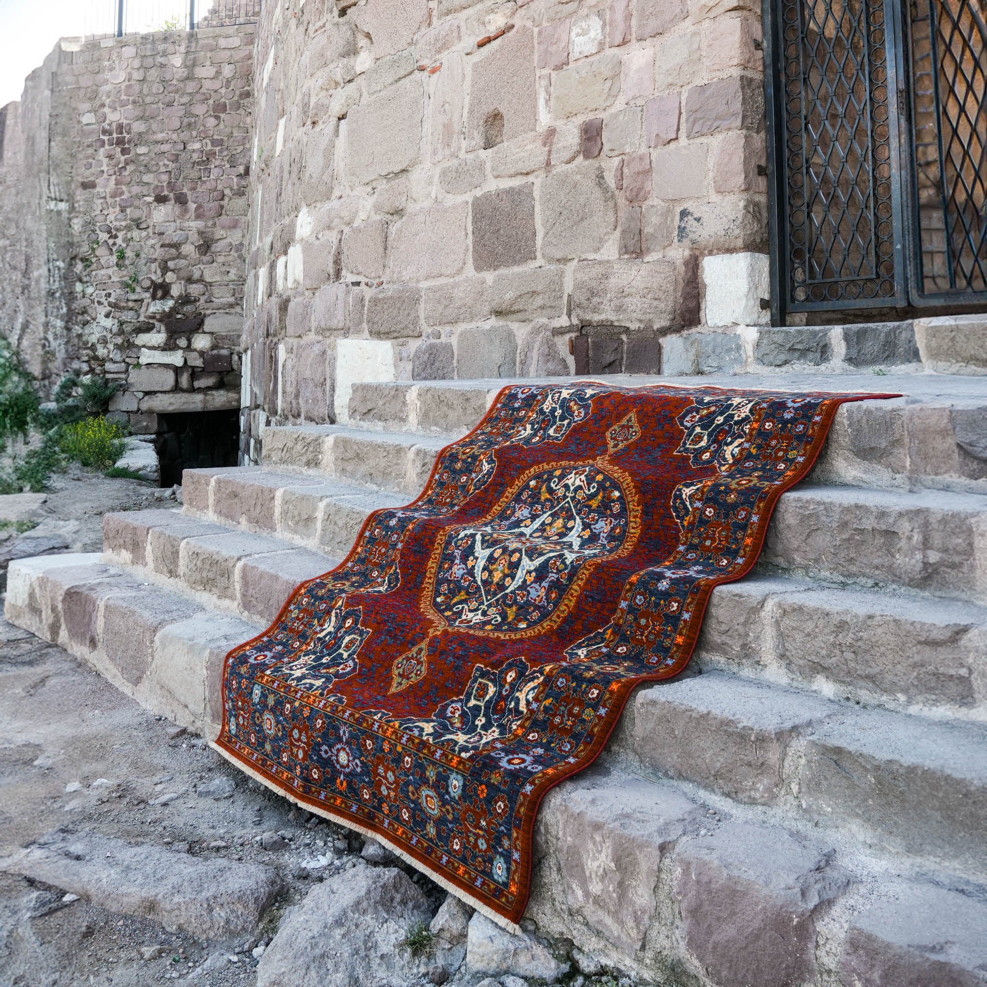 Tempus Series Medallion Patterned Red Wool Special Loom Carpet