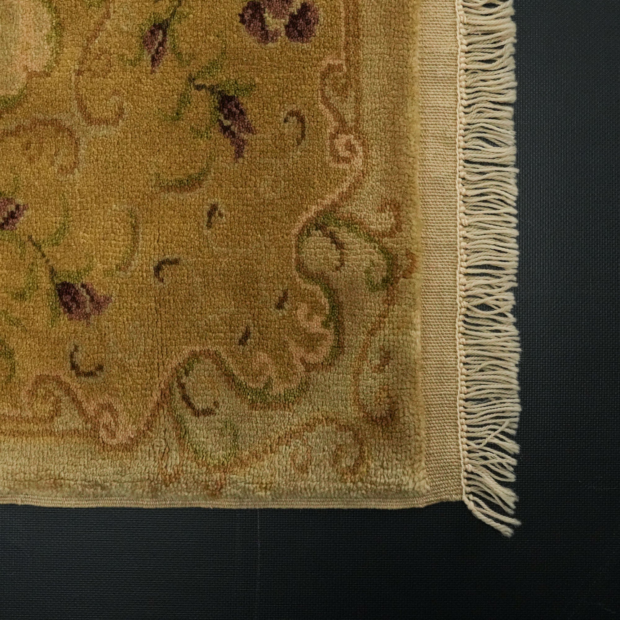 Mohair Series Hand-Woven Frame Patterned Green Carpet