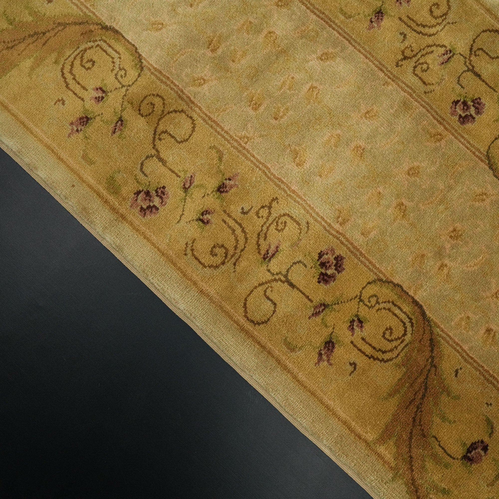 Mohair Series Hand-Woven Frame Patterned Green Carpet