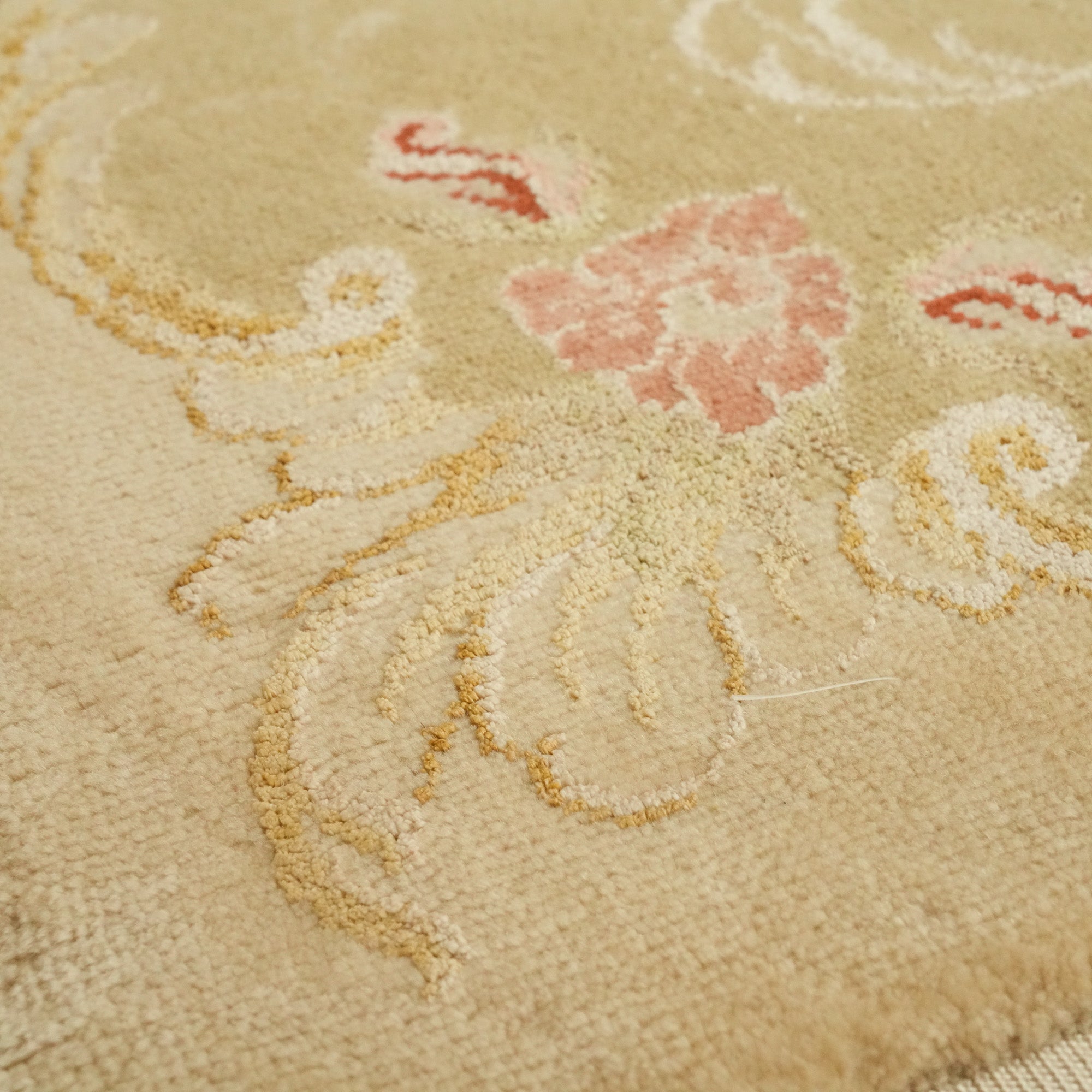 Mohair Series Hand-Woven Flower Patterned Cream Carpet