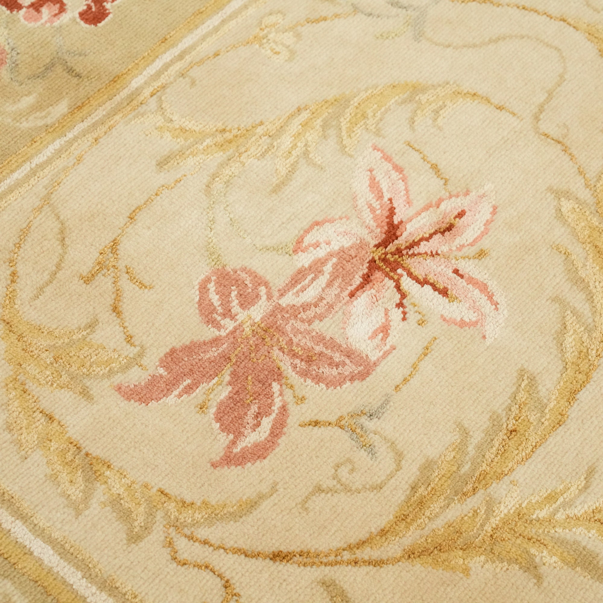 Mohair Series Hand-Woven Flower Patterned Cream Carpet