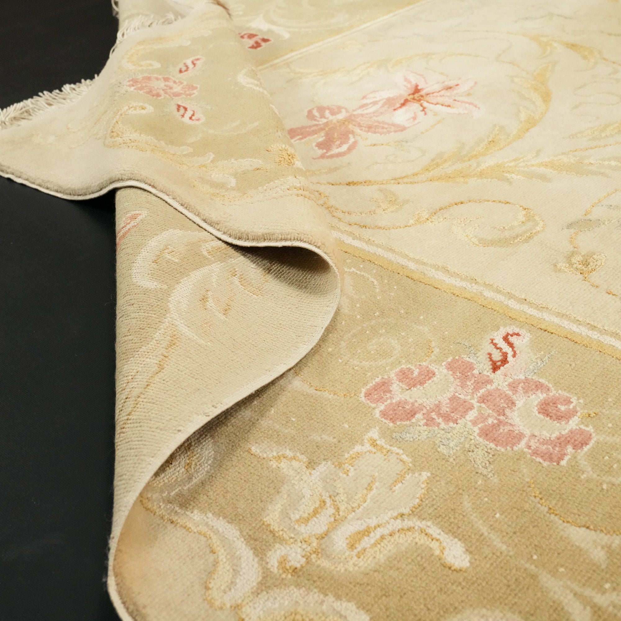 Mohair Series Hand-Woven Flower Patterned Cream Carpet