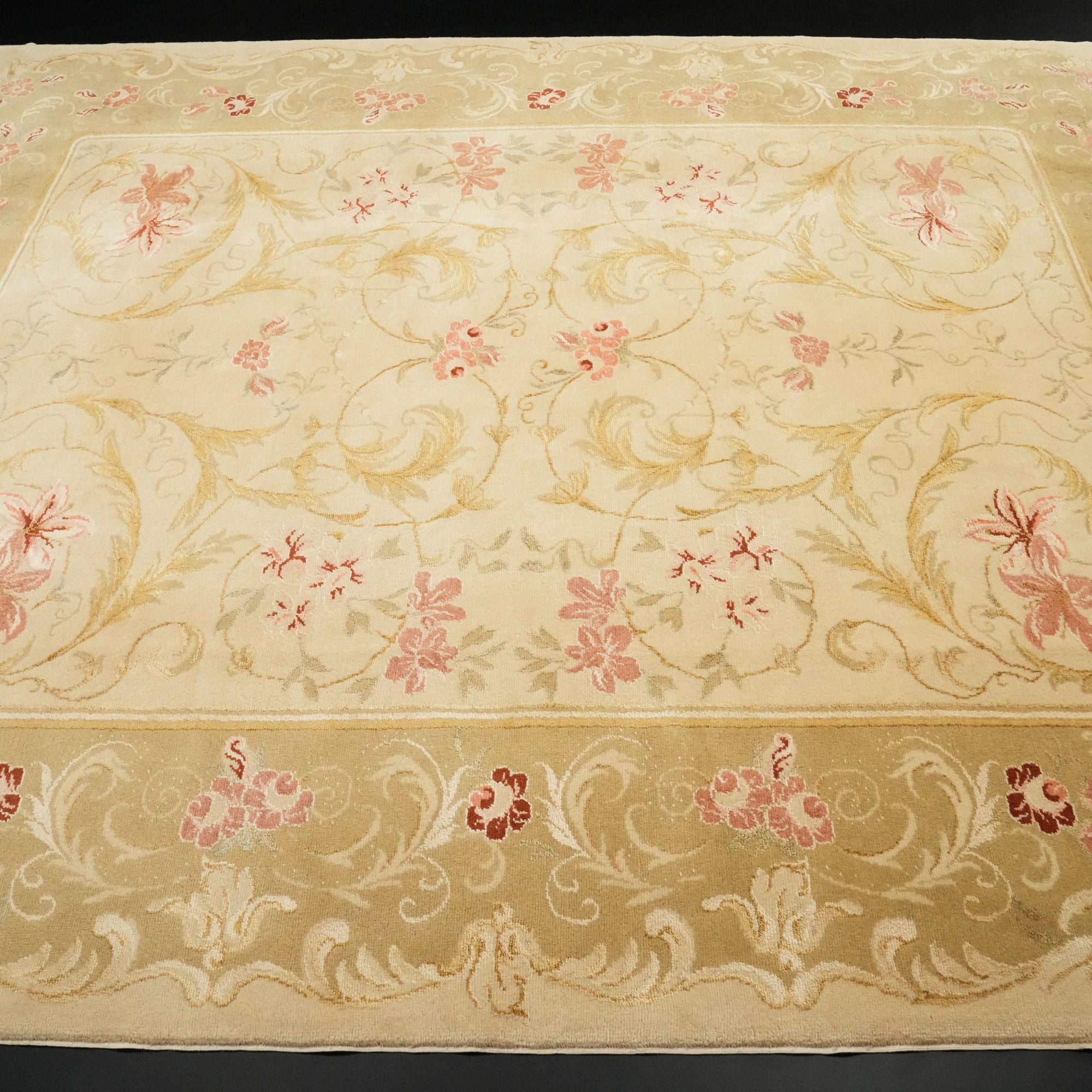 Mohair Series Hand-Woven Flower Patterned Cream Carpet