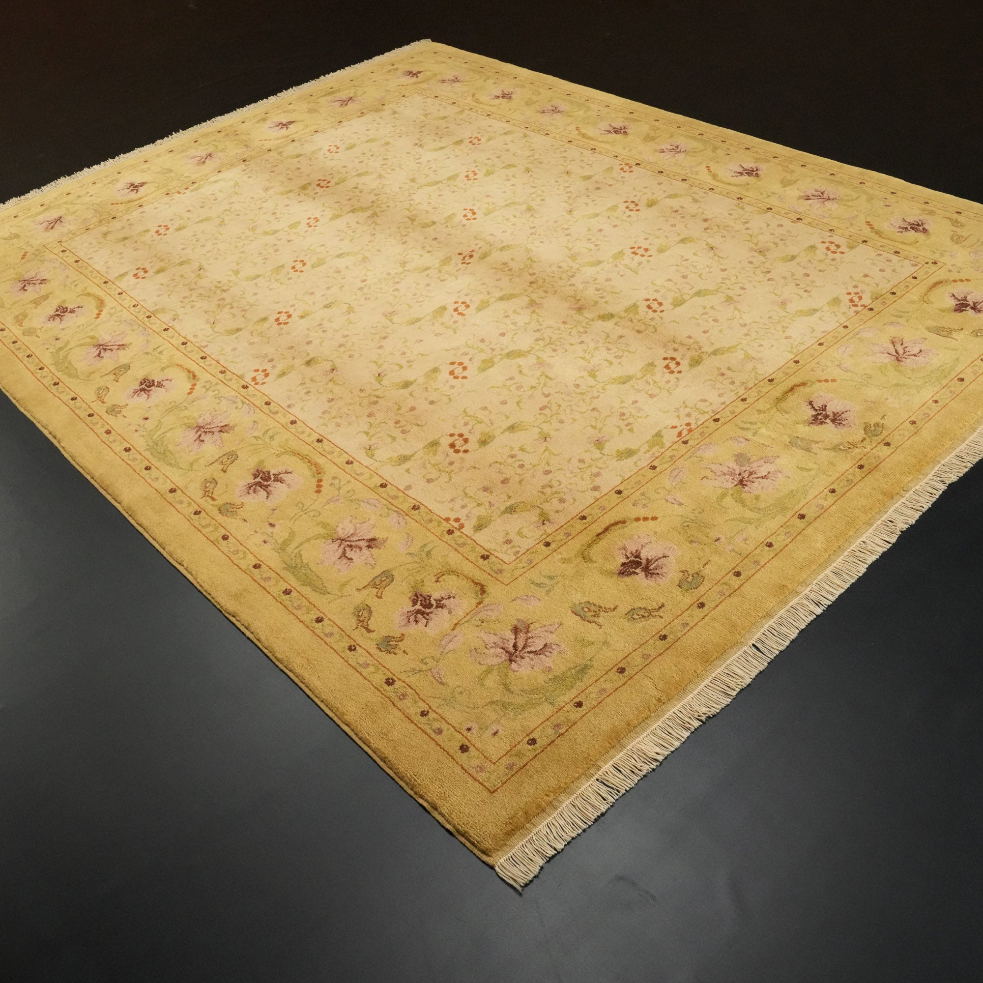 Mohair Series Hand-Woven Flower Patterned Mink Carpet