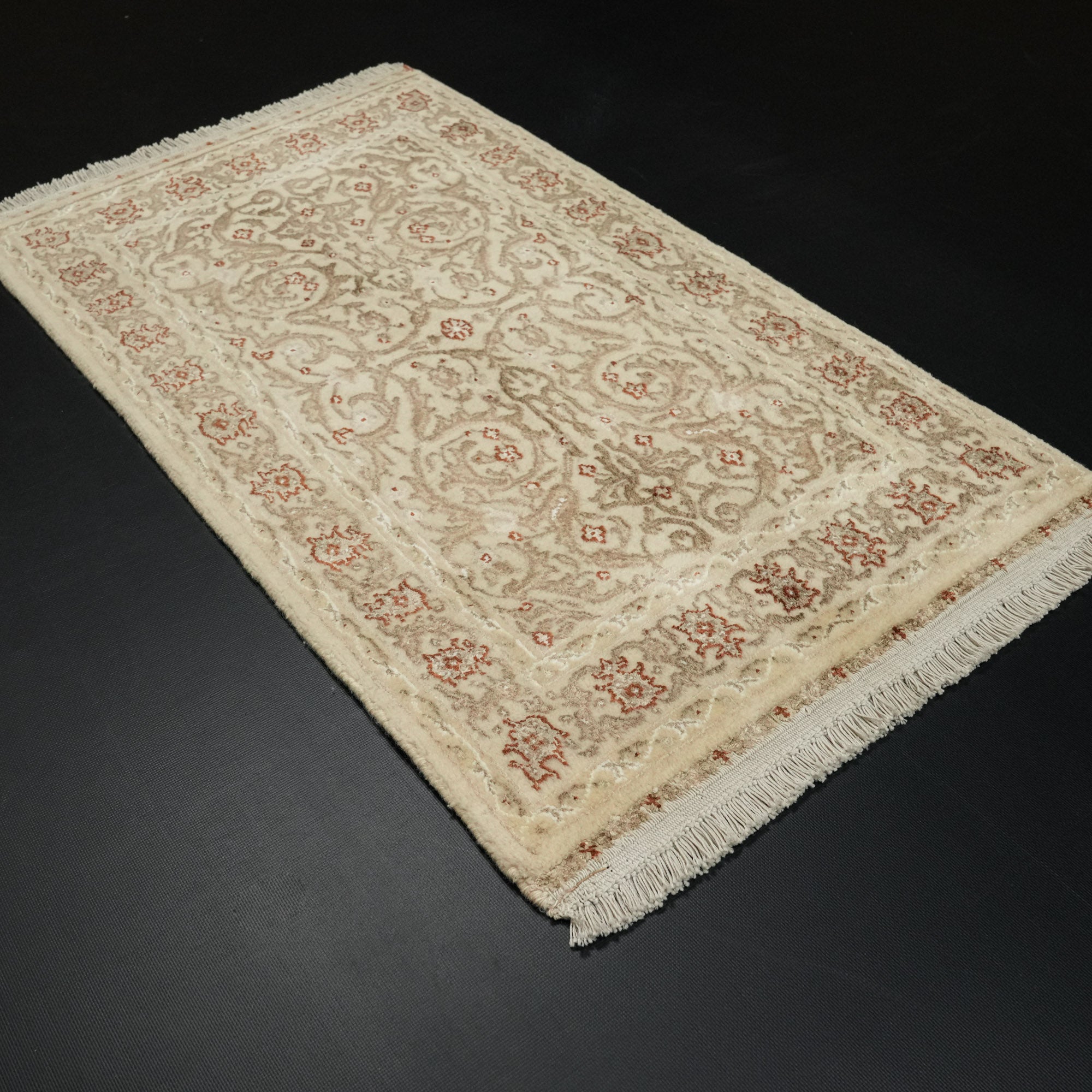 Sultanahmet Series Hand Woven Cream Frame Patterned Carpet