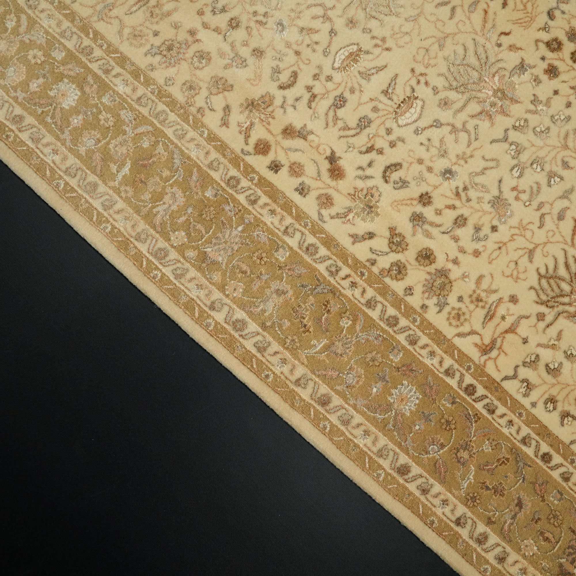 Sultanahmet Series Hand Woven Uşak Patterned Cream Carpet