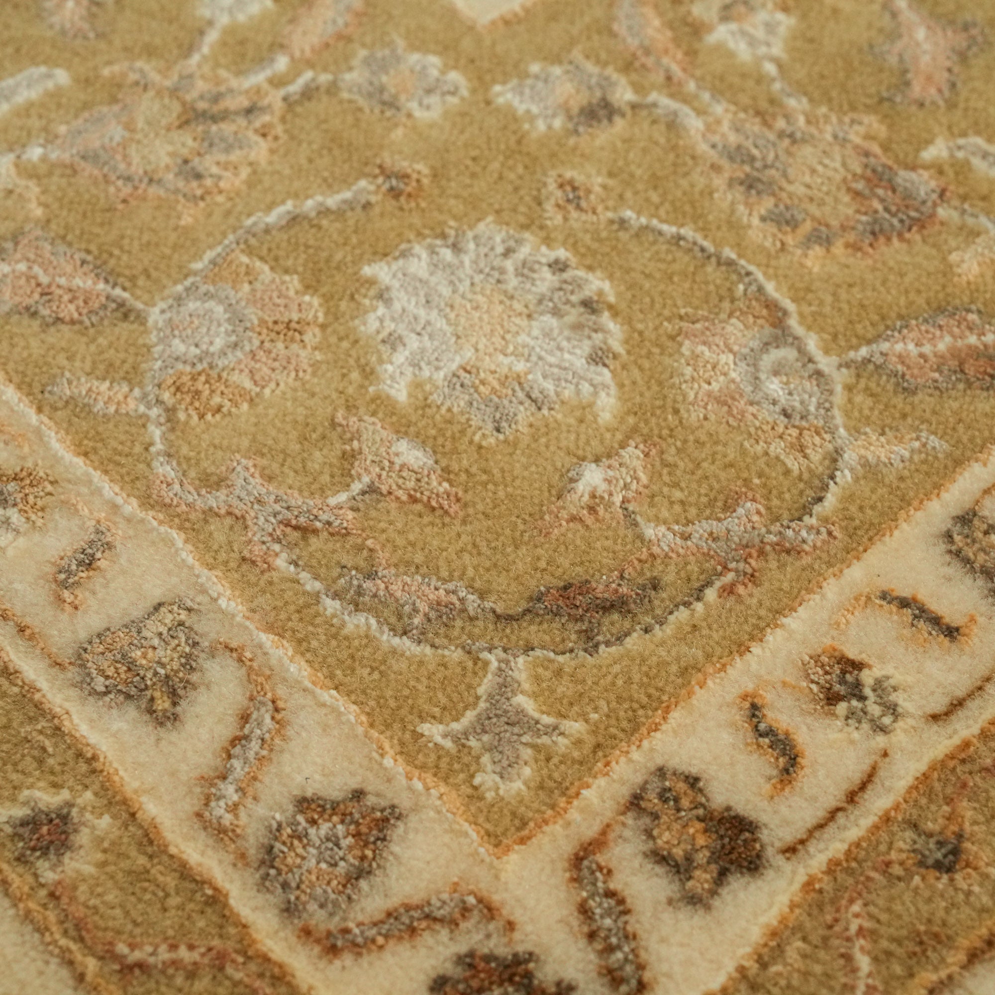 Sultanahmet Series Hand Woven Uşak Patterned Cream Carpet