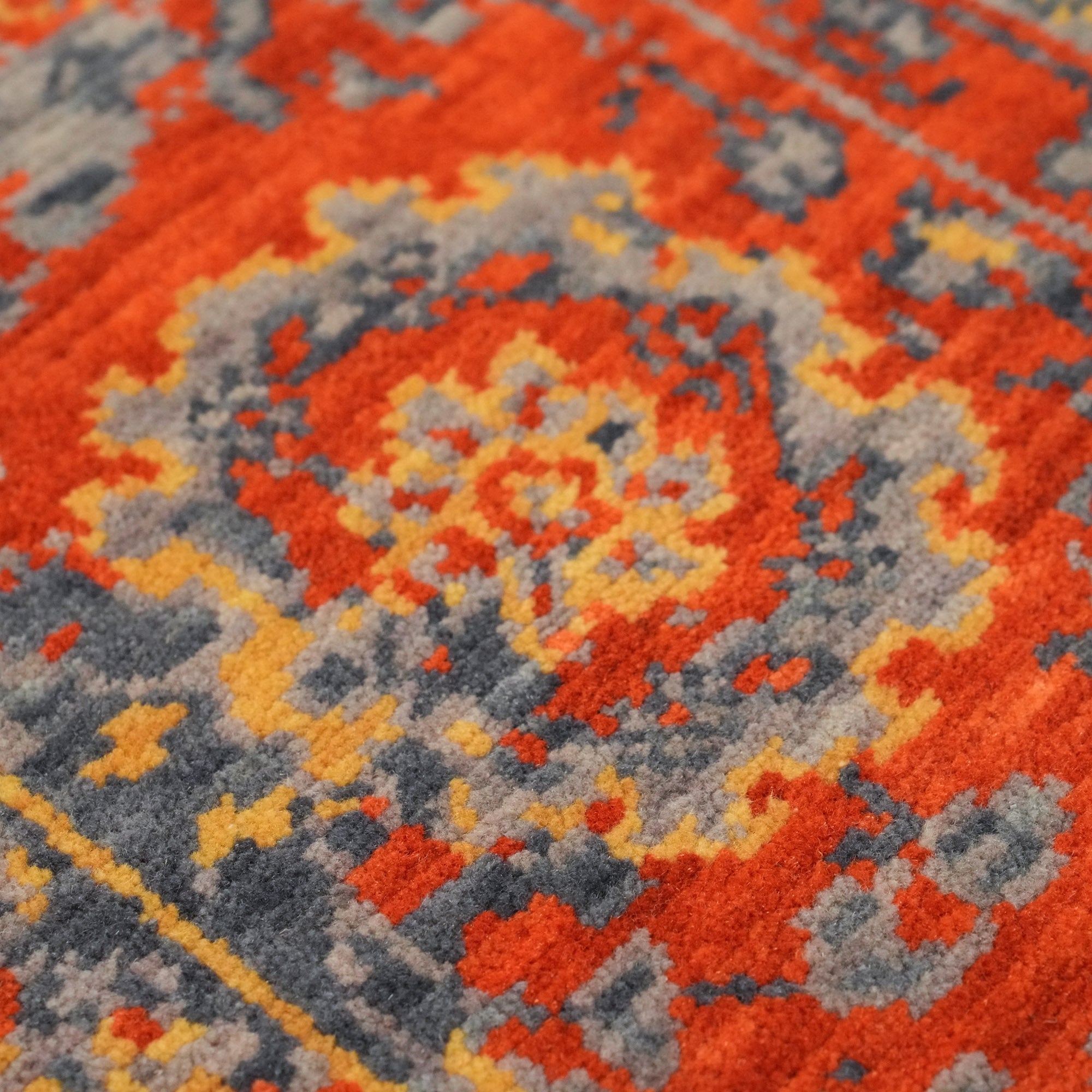 Tempus Series Vintage Patterned Grey/Orange Wool Special Loom Carpet