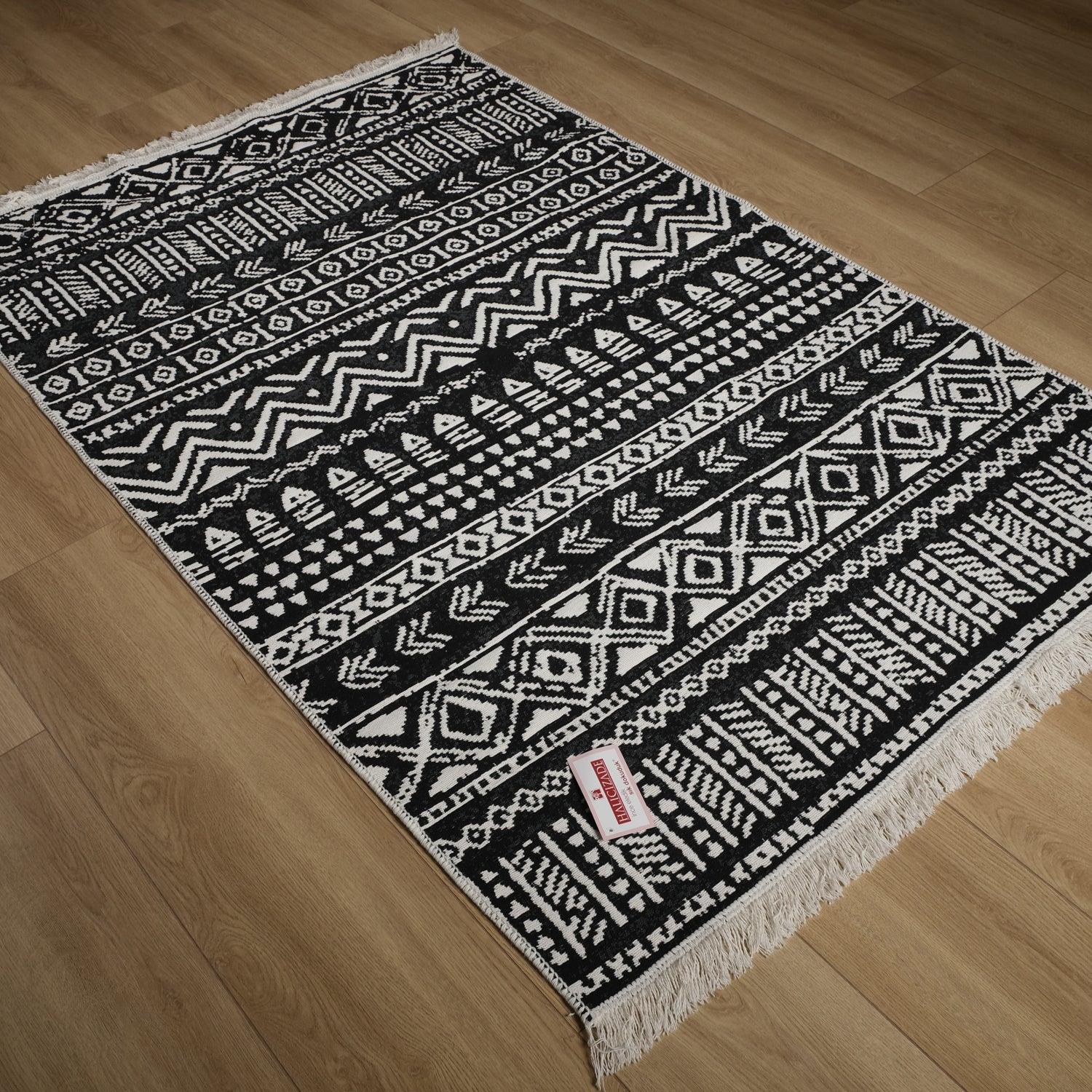 Amber Series Machine Woven Black Geometric Patterned Rug