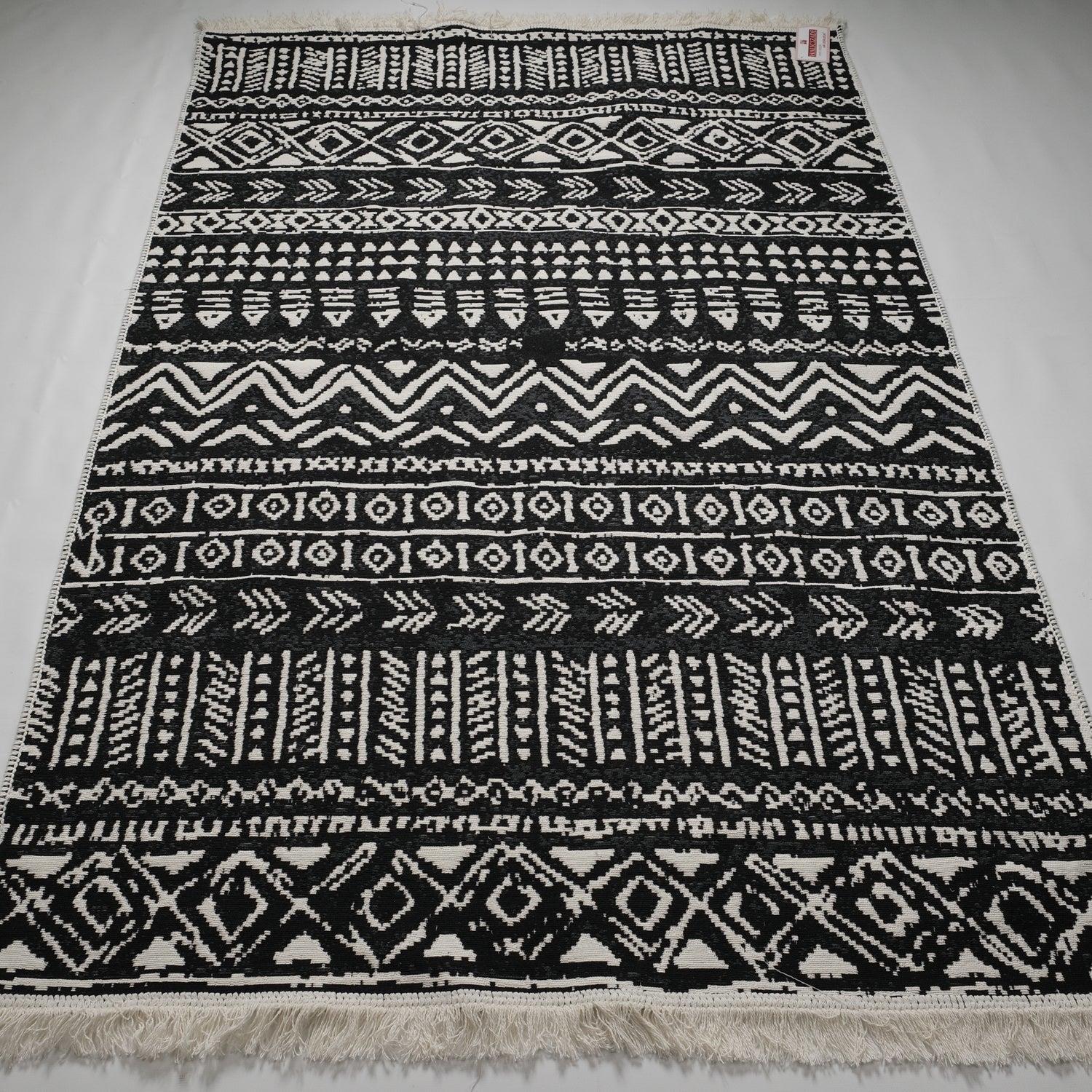 Amber Series Machine Woven Black Geometric Patterned Rug